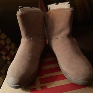 Brand New FitFlop Mukluk Shorty